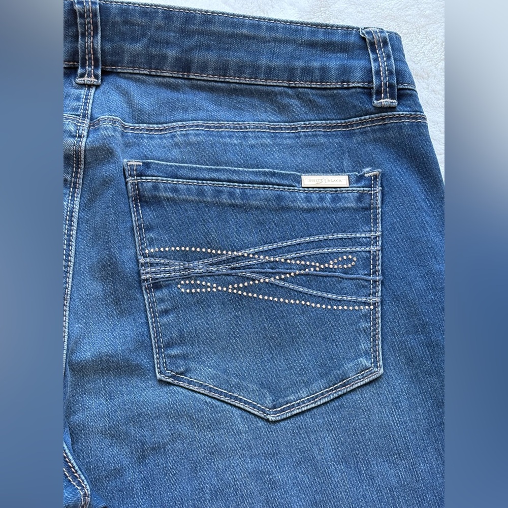 White House Black Market Embellished Jeans - Size 6 - Picture 8 of 15